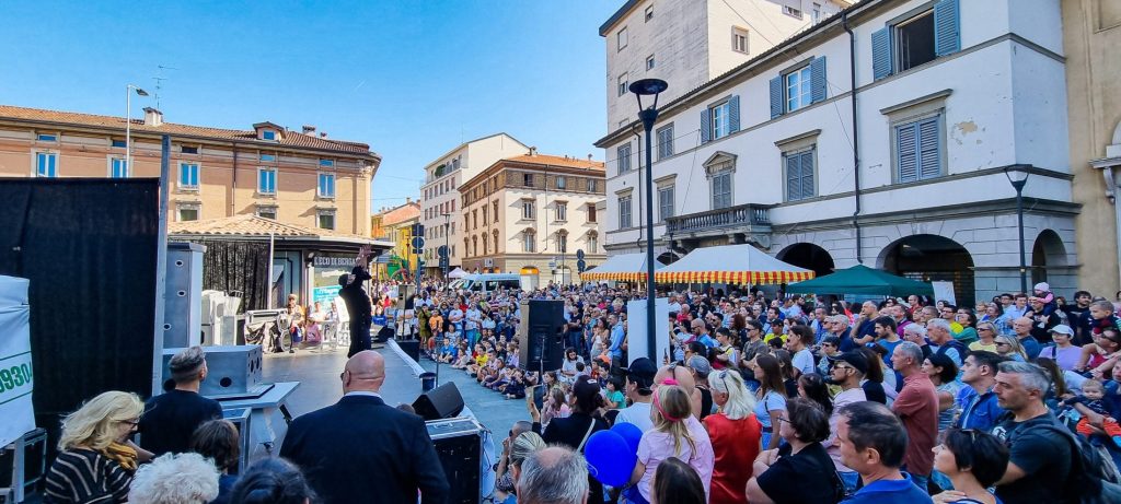 La Festa Di Borgo Palazzo Tra Shopping E Spettacoli Domenica Tutti In La Festa Di Borgo Palazzo Tra Shopping E Spettacoli Domenica Tutti In