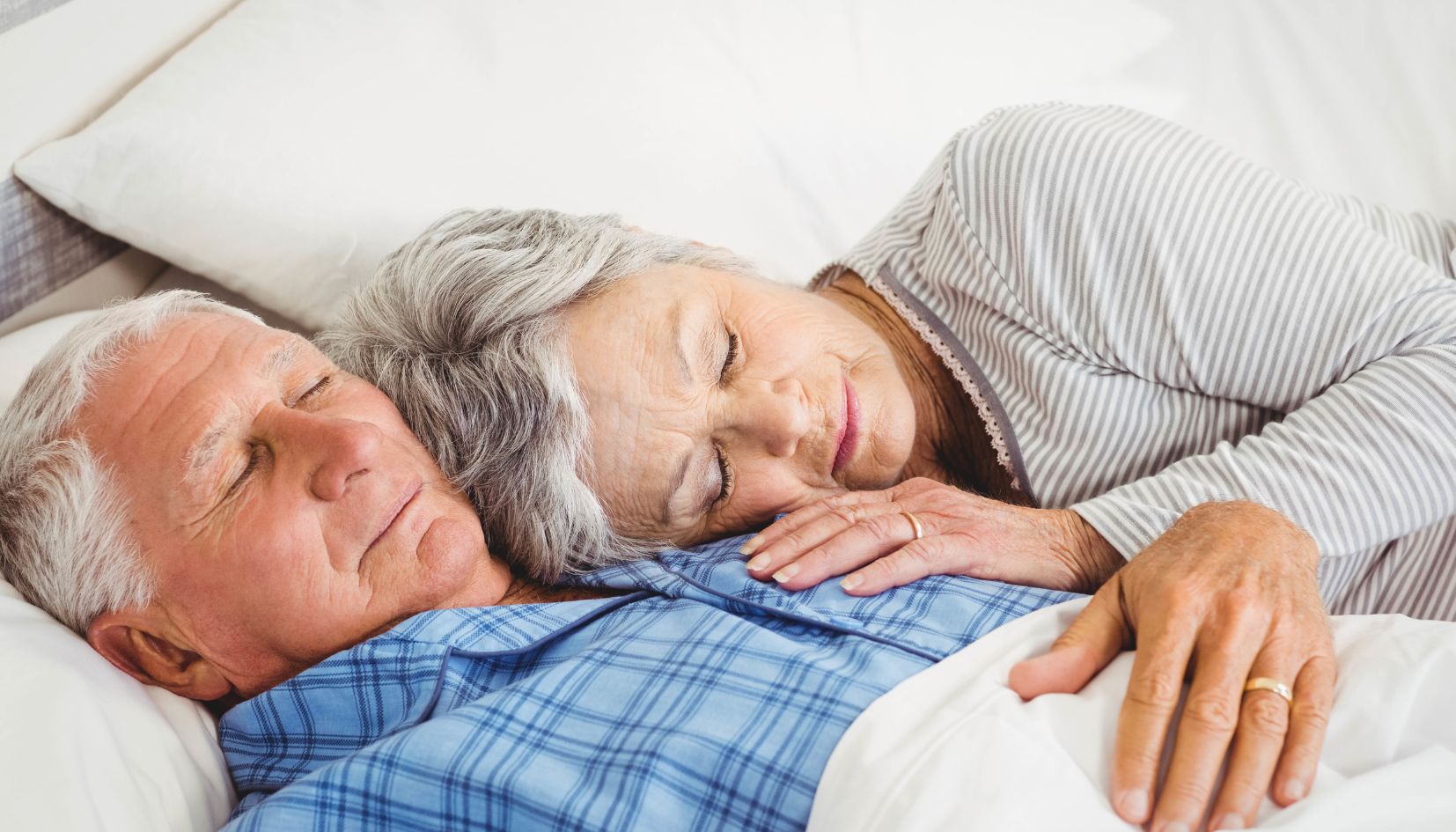 Disturbi del sonno negli anziani: cause, sintomi e rimedi efficaci ...